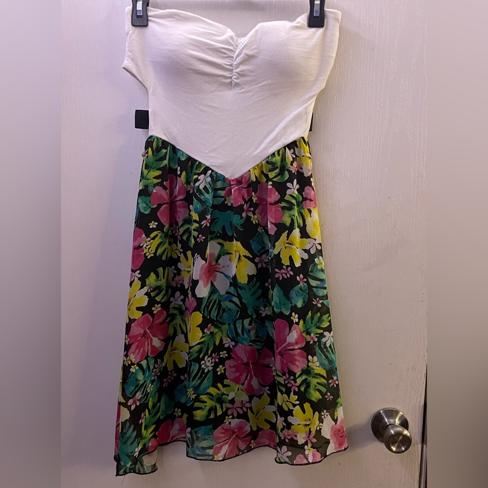 Small strapless spring/ summer dress